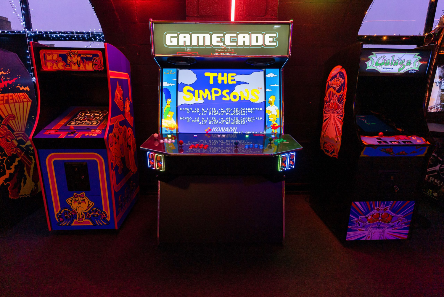 Show room arcade machine